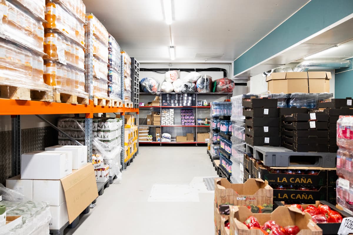 lageret Lagerlokale med mat