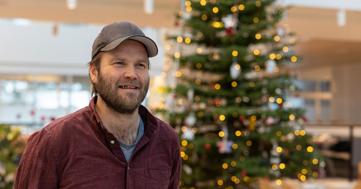 lornts Smilende mann med caps