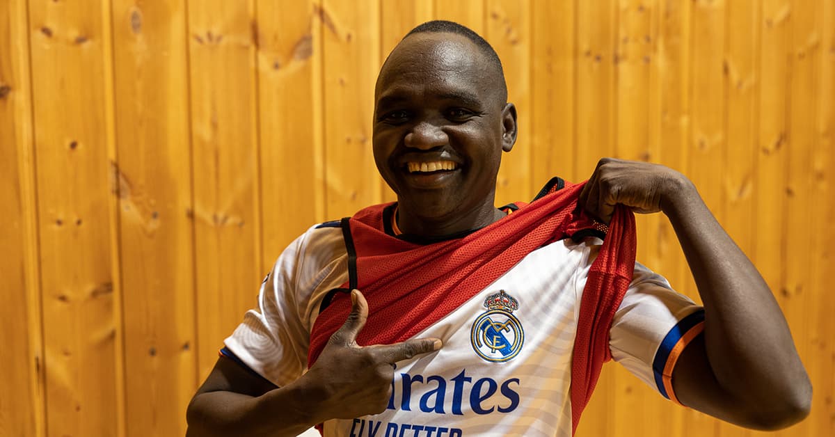 shukri Smilende mann