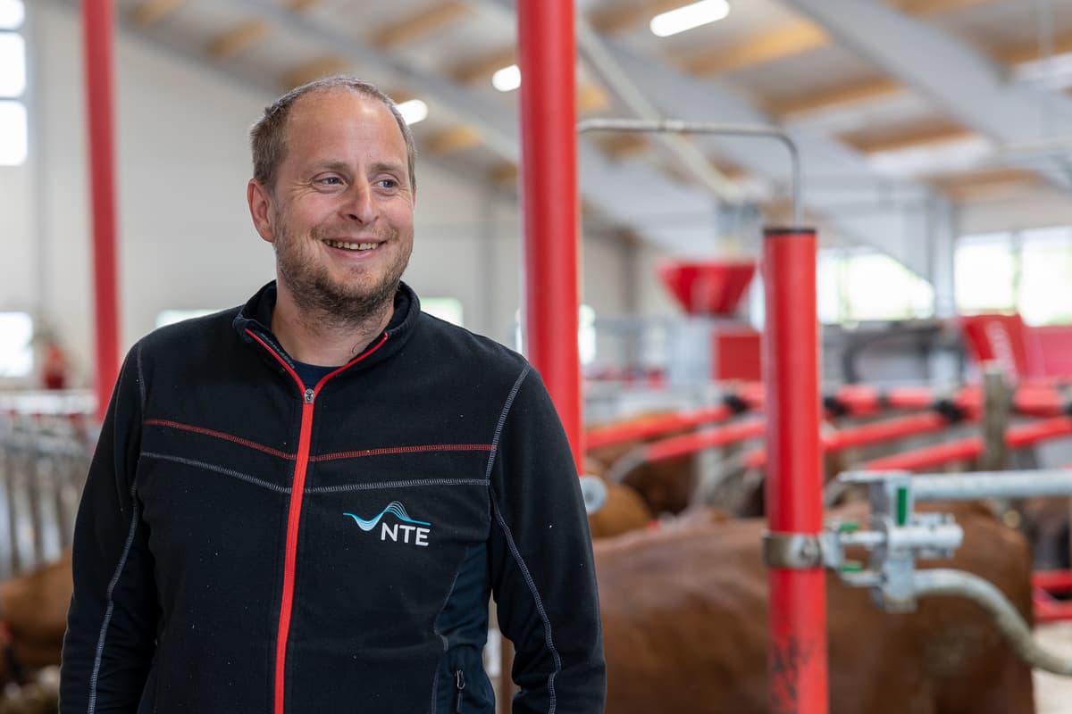 Espen Sugustad i fjøs Espen Sugustad i fjøs