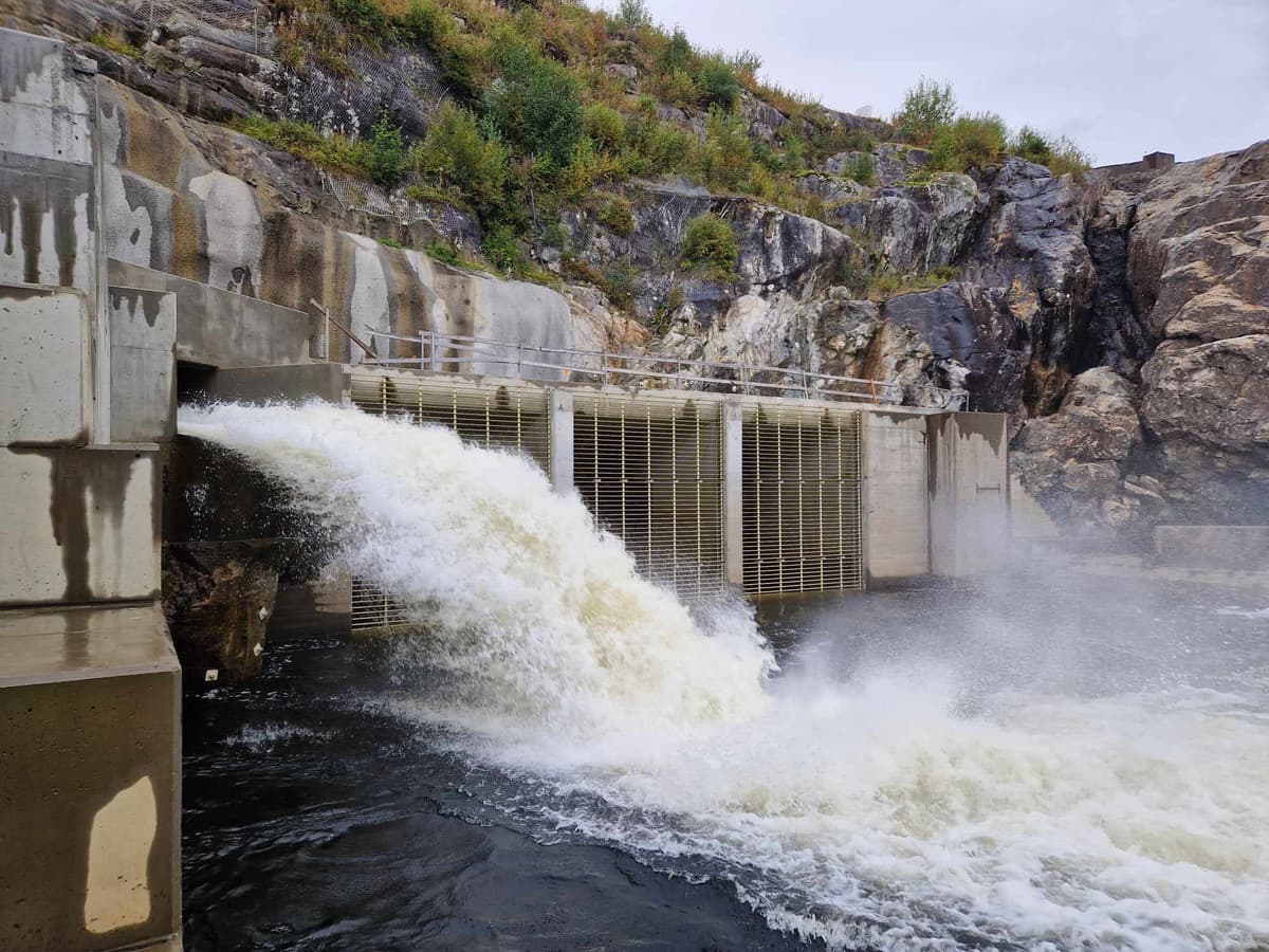 Nye Nedre Fiskumfoss Foss på slutten av laksesklia