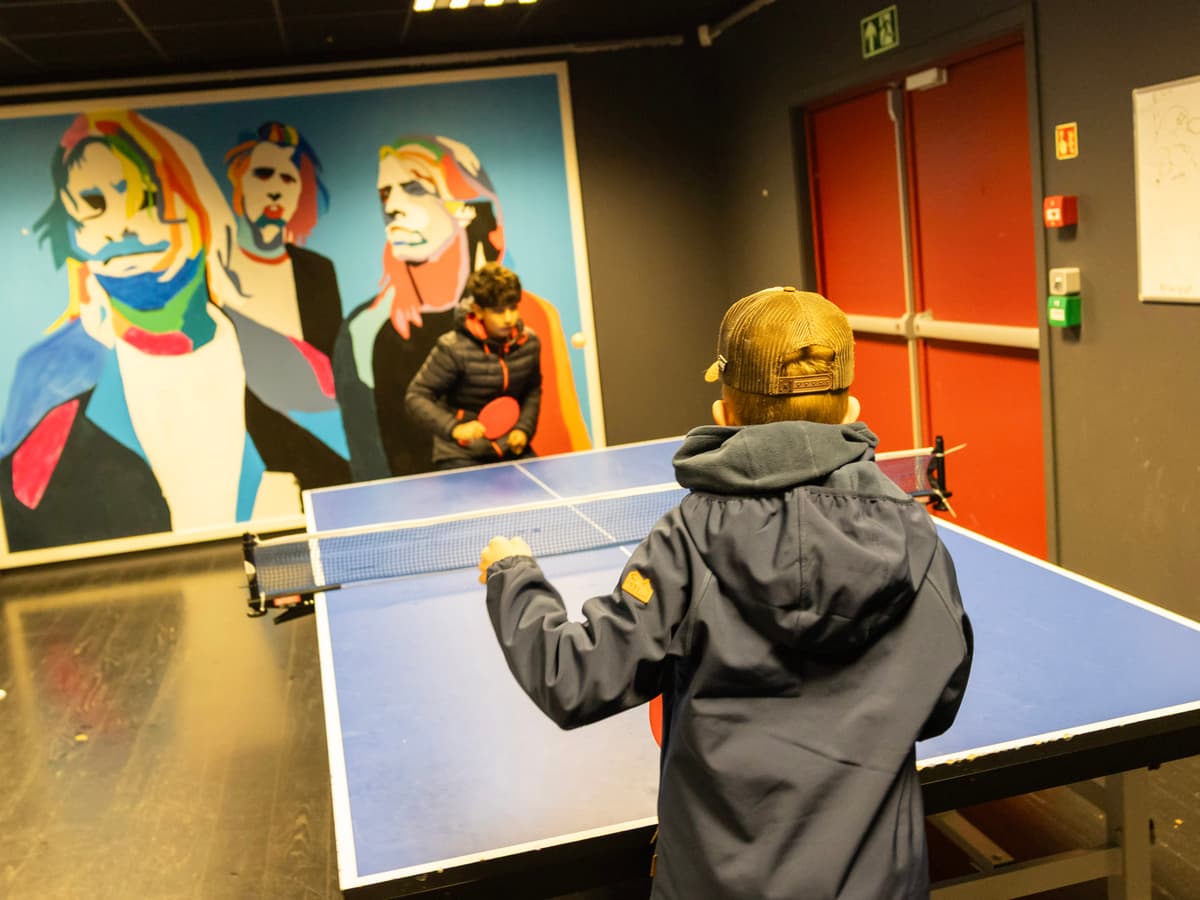Bordtennis i ungdomshuset Panzer Bordtennis i ungdomshuset Panzer