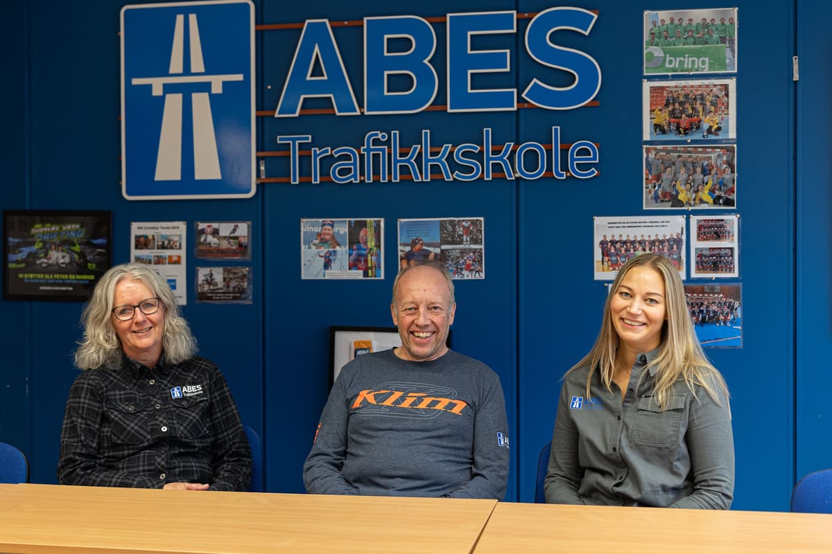 Ann Hege, Geir og Nina hos ABES Trafikkskole Ann Hege, Geir og Nina hos ABES Trafikkskole