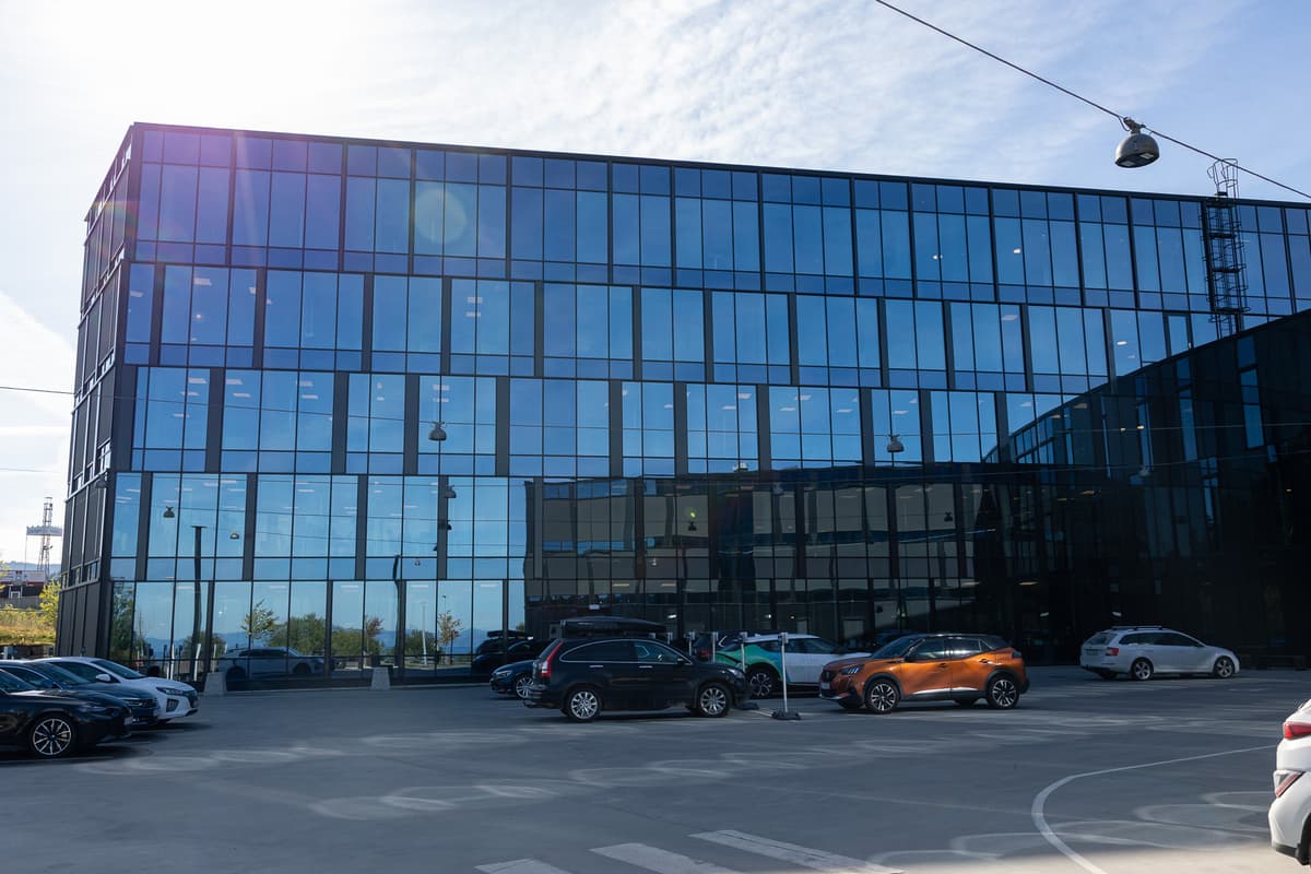 bilde av kontor med glassvindu bilde av kontor med glassvindu