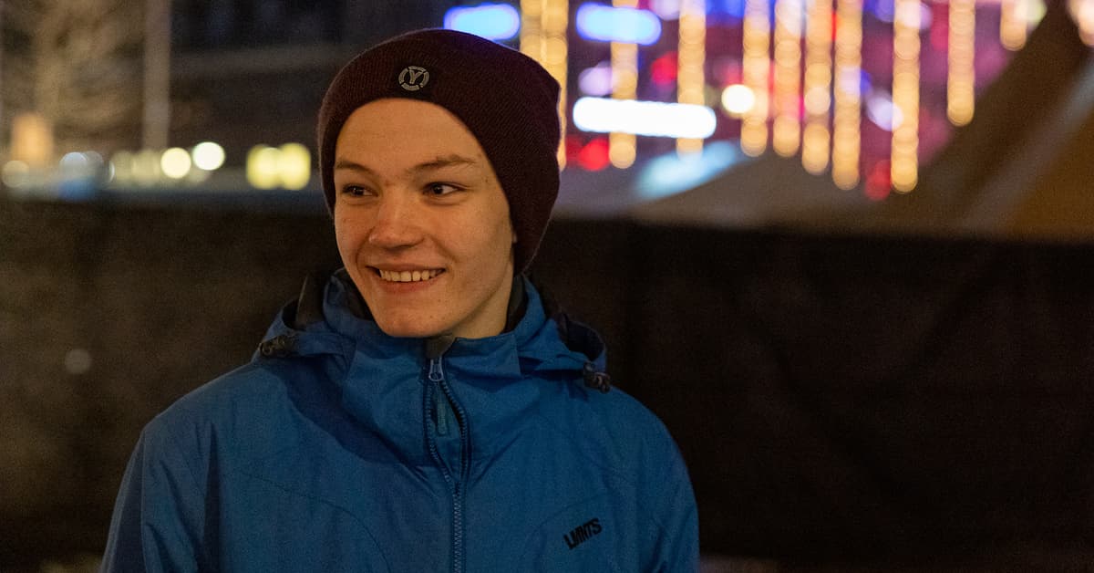 emre1 Smilende gutt med lue