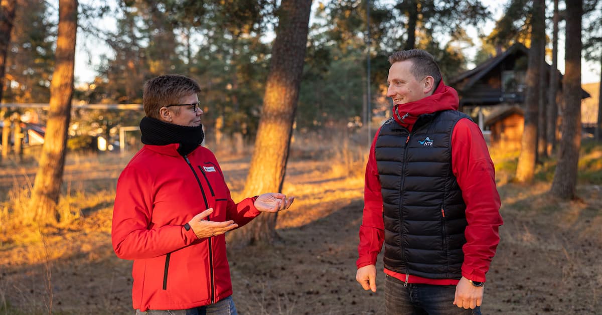 anne og stian i samtale Mann og kvinne i samtale