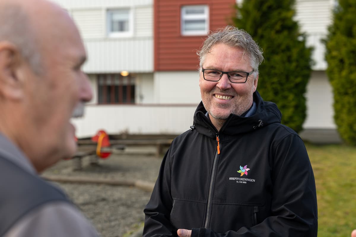 Petter Spolén Smilende mann. På jakken har han logoen til Kreftforeningen.